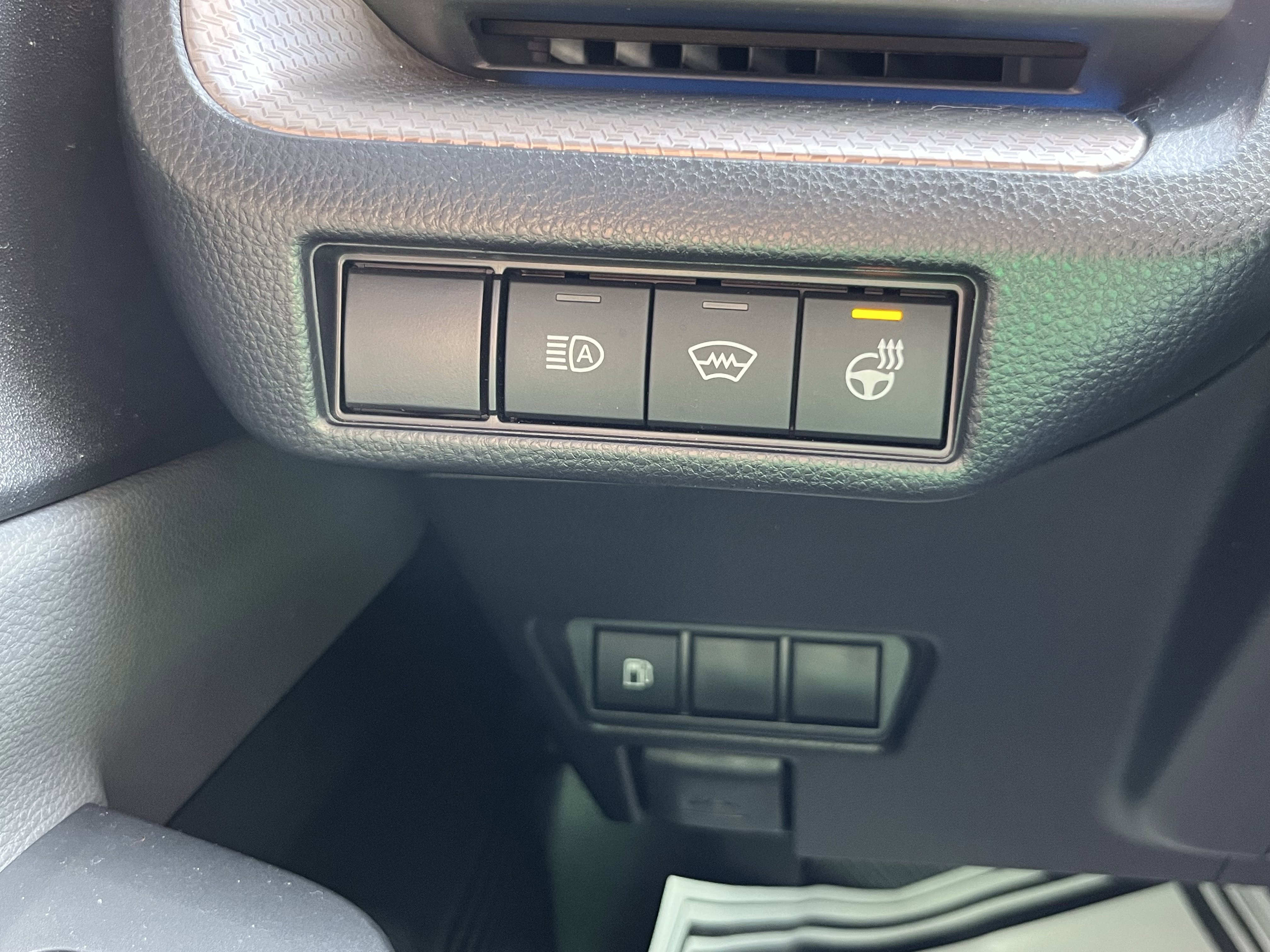 Used 2024 Toyota Prius XLE image 34