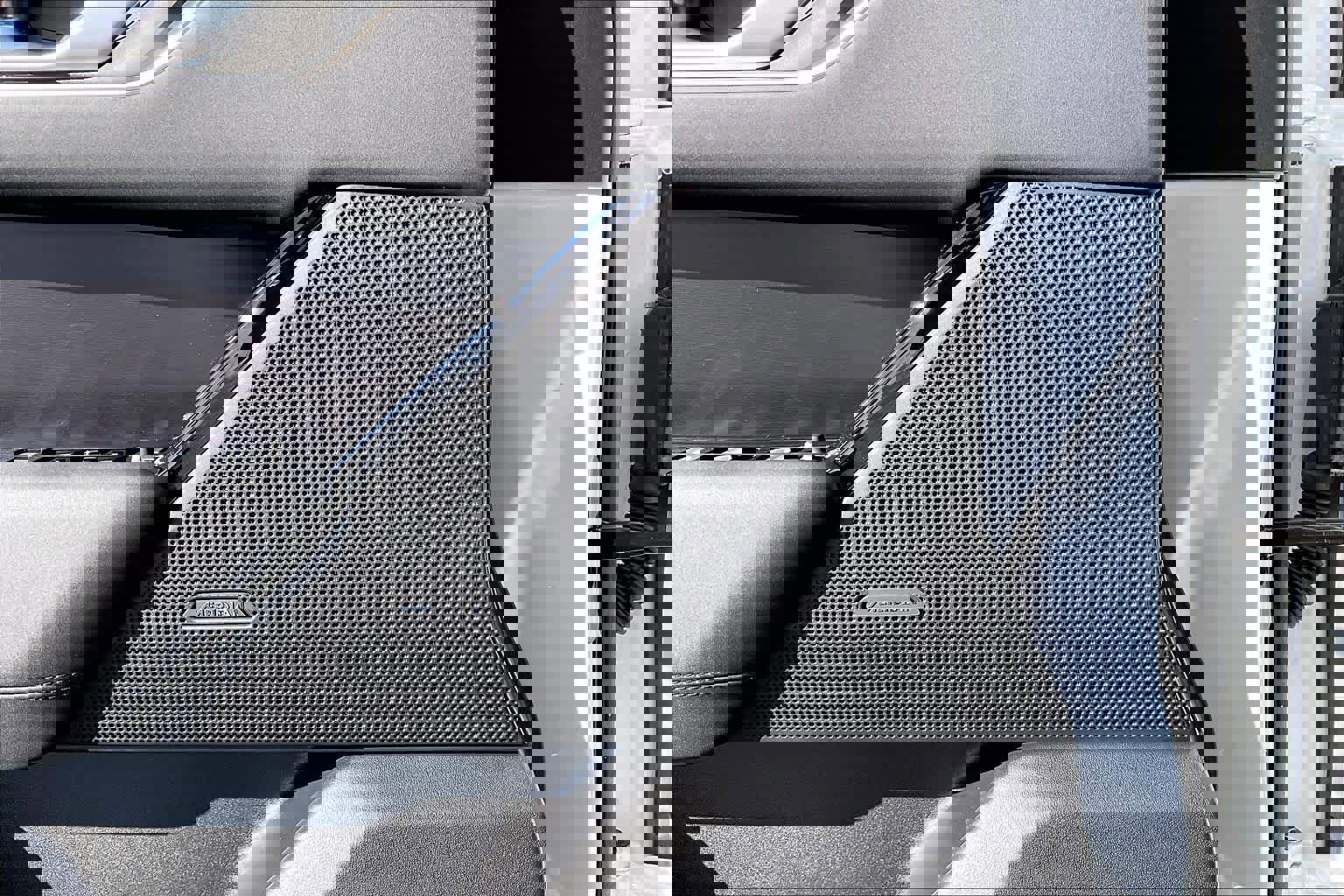 New 2026 Land Rover Range Rover Velar Dynamic SE image 21