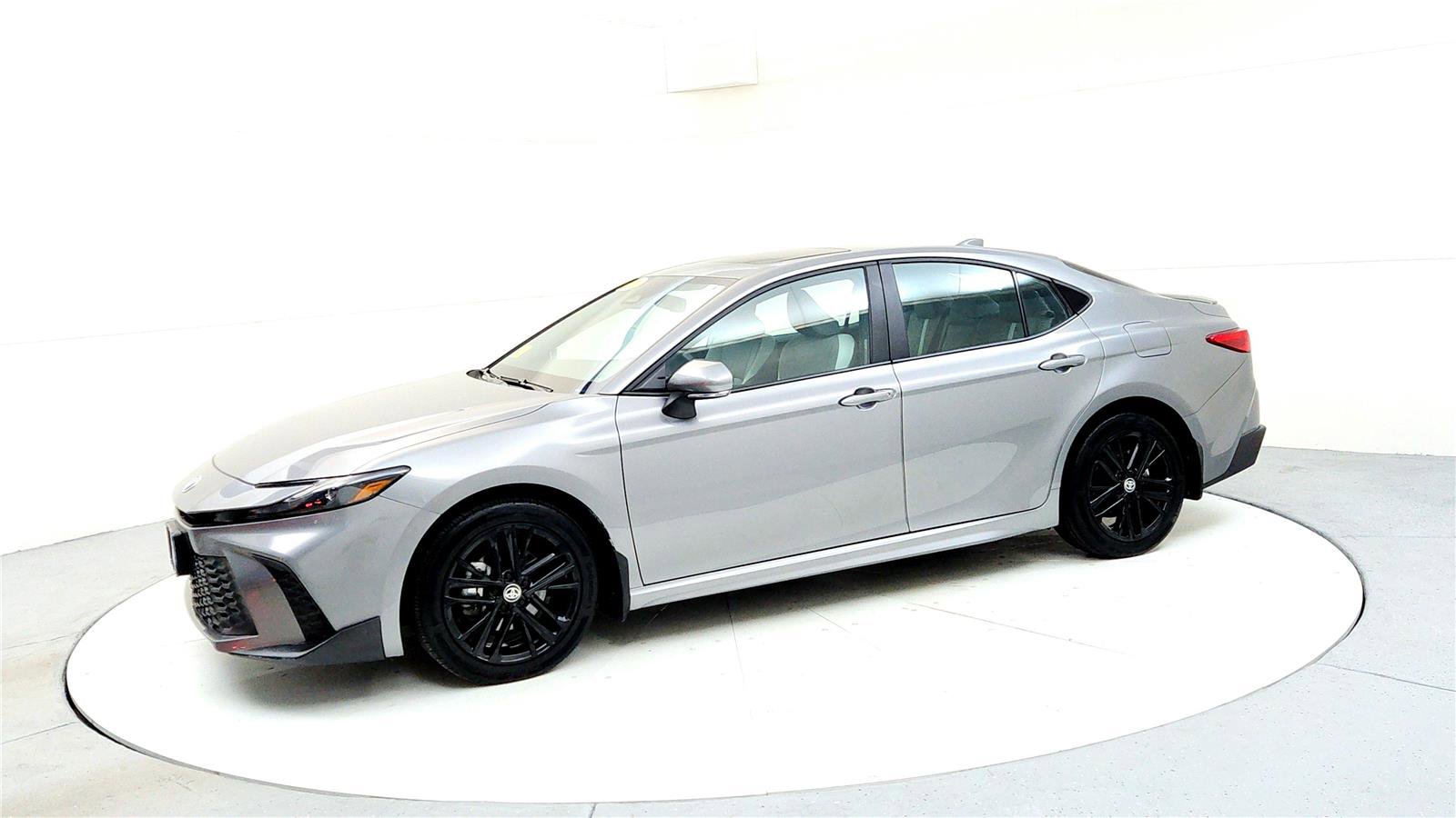 Certified 2025 Toyota Camry SE image 4