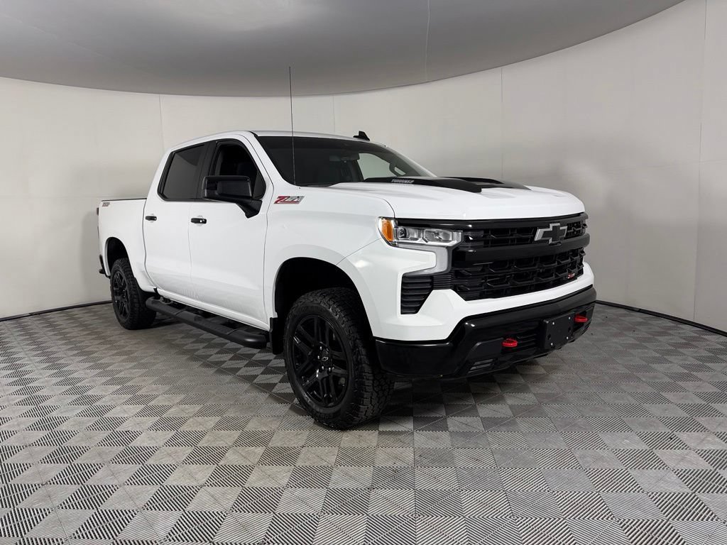 Used 2025 Chevrolet Silverado 1500 LT Trail Boss w/ Protection Package AWD/4WD image 4