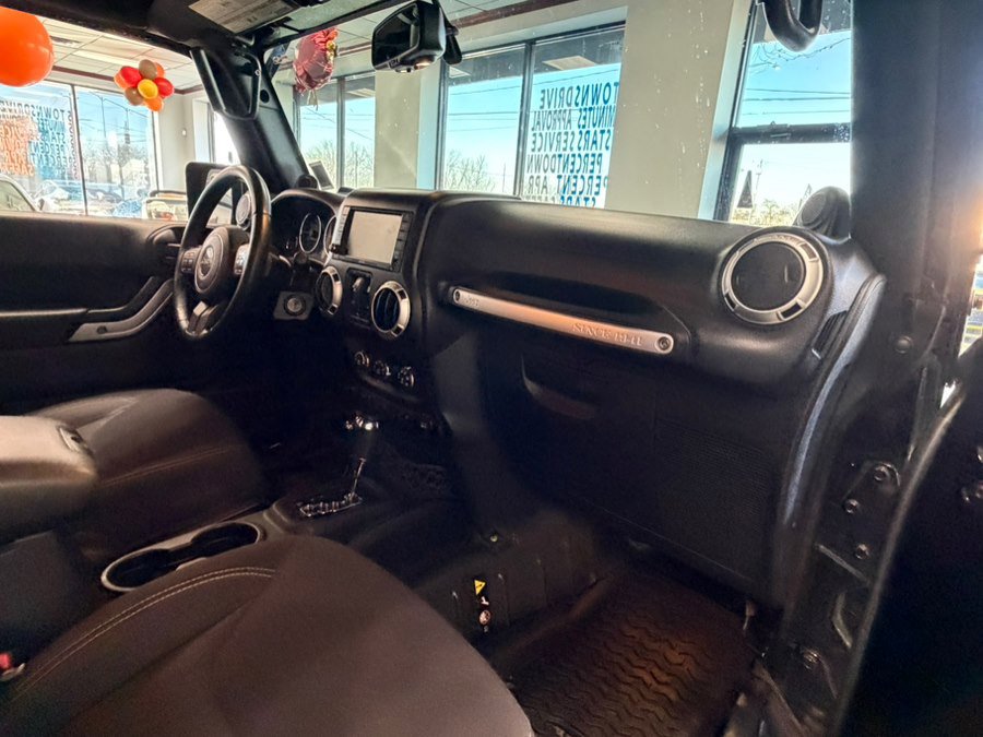 Used 2013 Jeep Wrangler Unlimited Rubicon w/ Connectivity Group image 28