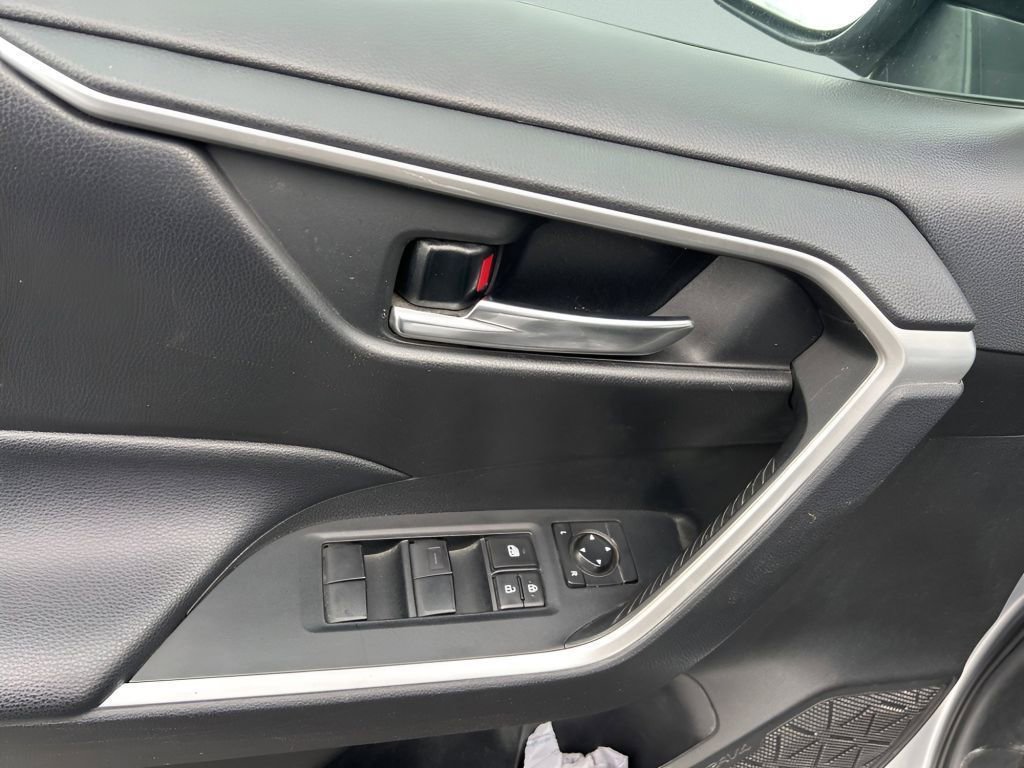 Used 2021 Toyota RAV4 XLE image 20