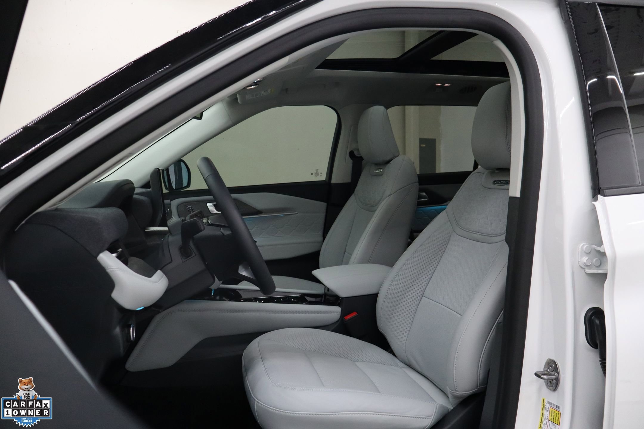 Used 2025 Ford Explorer Platinum w/ Ultimate Package image 13