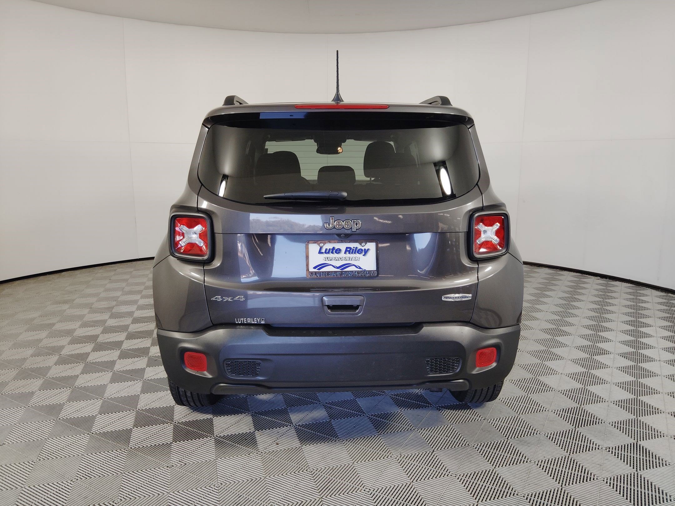 Used 2020 Jeep Renegade Latitude image 10