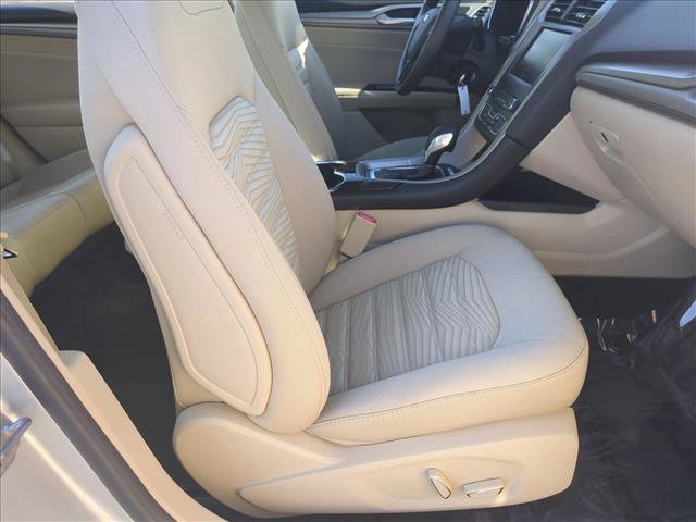 Used 2016 Ford Fusion SE FWD image 19