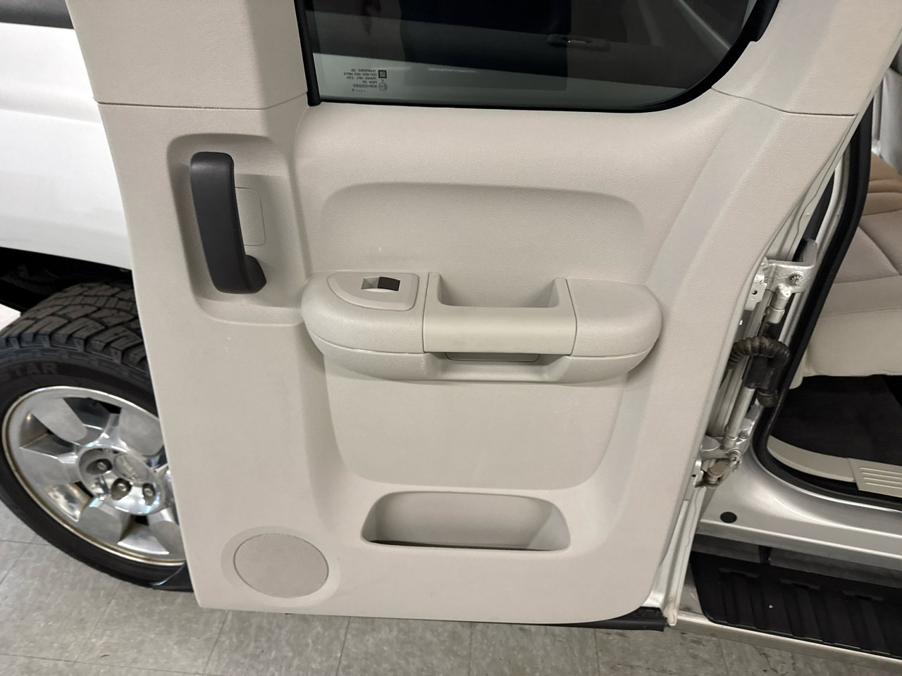 Used 2010 GMC Sierra 1500 SLE w/ Texas Edition image 38