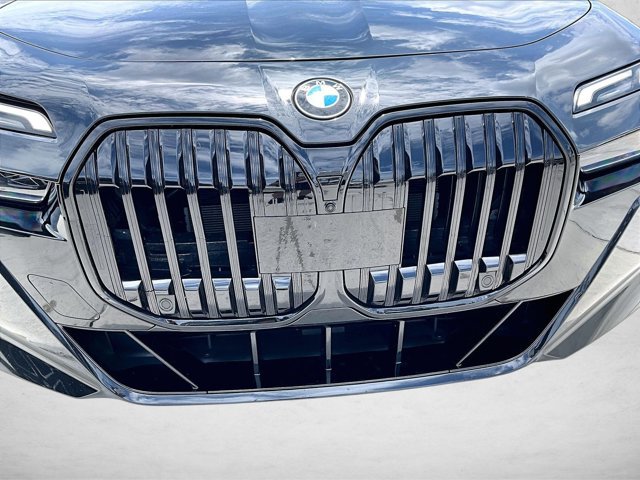 Used 2023 BMW 760i xDrive AWD/4WD image 28