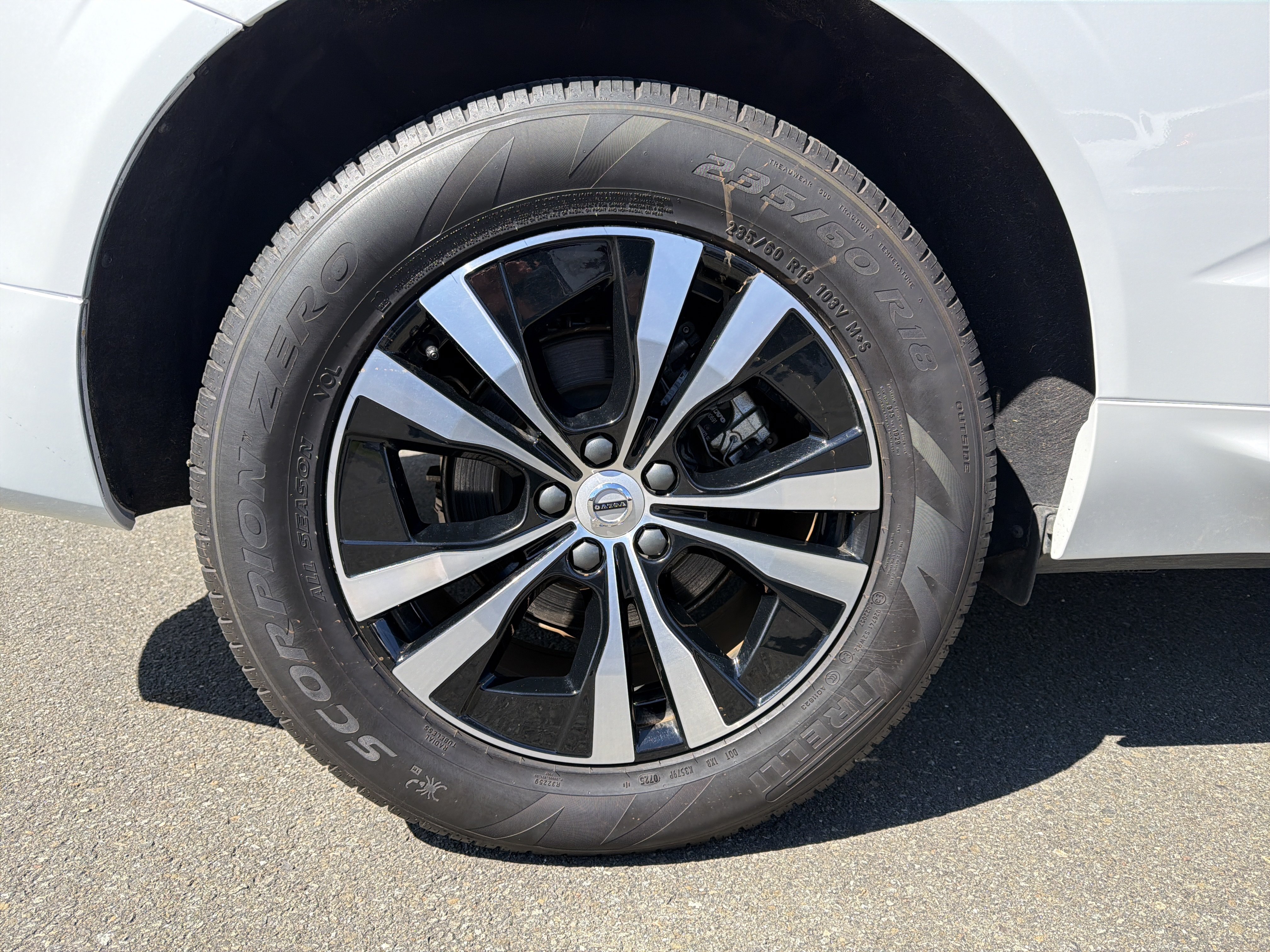 Certified 2025 Volvo XC60 B5 Core AWD/4WD image 7