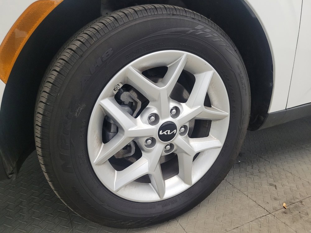 Used 2025 Kia Soul LX w/ LX Technology Package FWD image 31