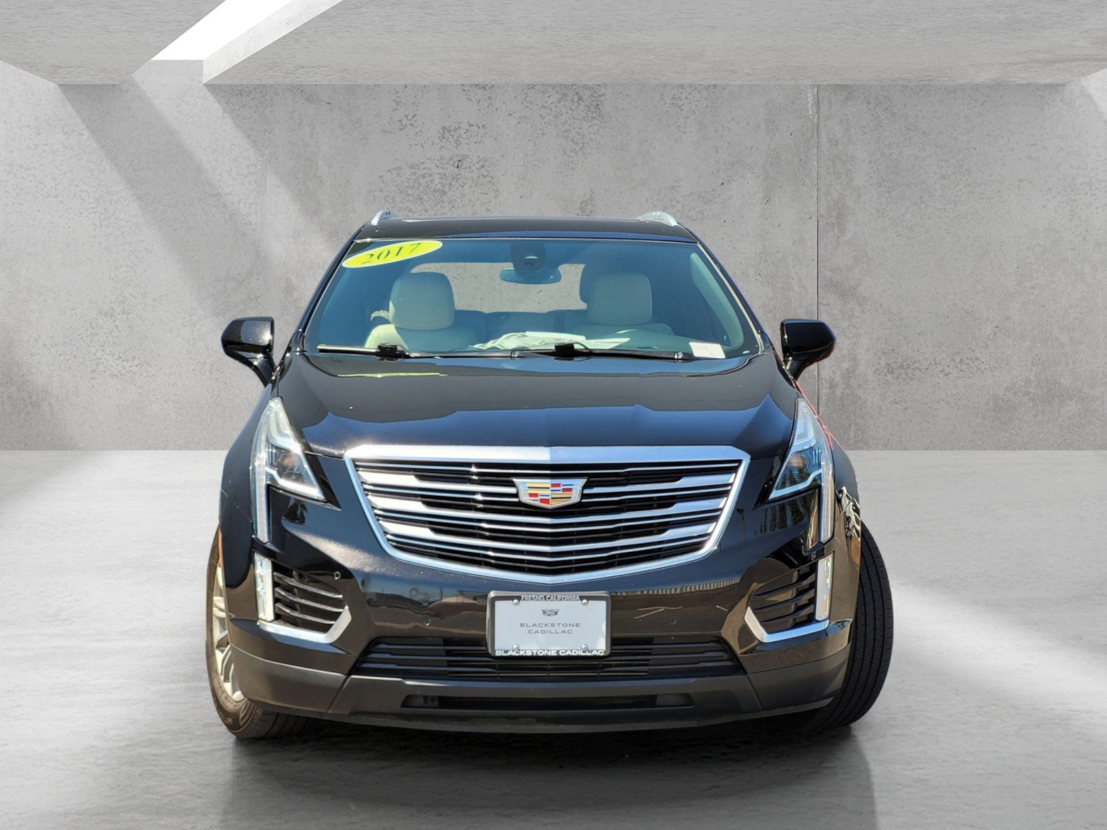 Used 2017 Cadillac XT5 Luxury w/ Driver Awareness Package FWD image 2