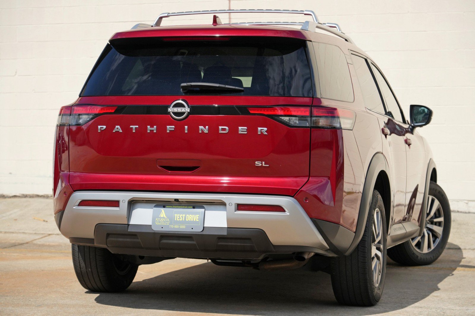 Used 2023 Nissan Pathfinder SL FWD image 4