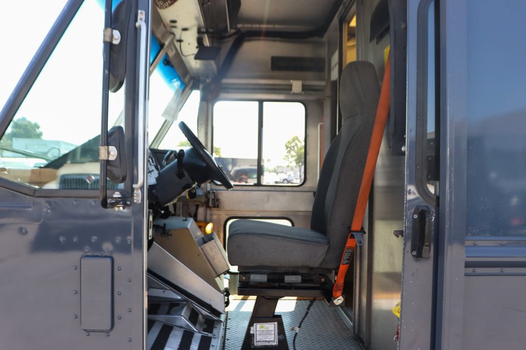 Used 2019 Ford E-450 and Econoline 450 Super Duty RWD image 17