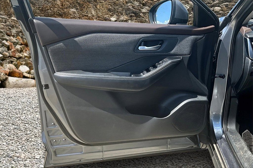 Used 2021 Nissan Rogue SV image 21