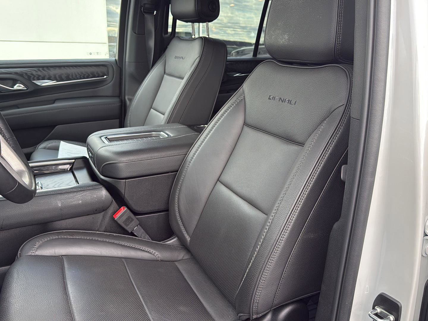 Used 2024 GMC Yukon Denali w/ LPO, Floor Liner Package image 8