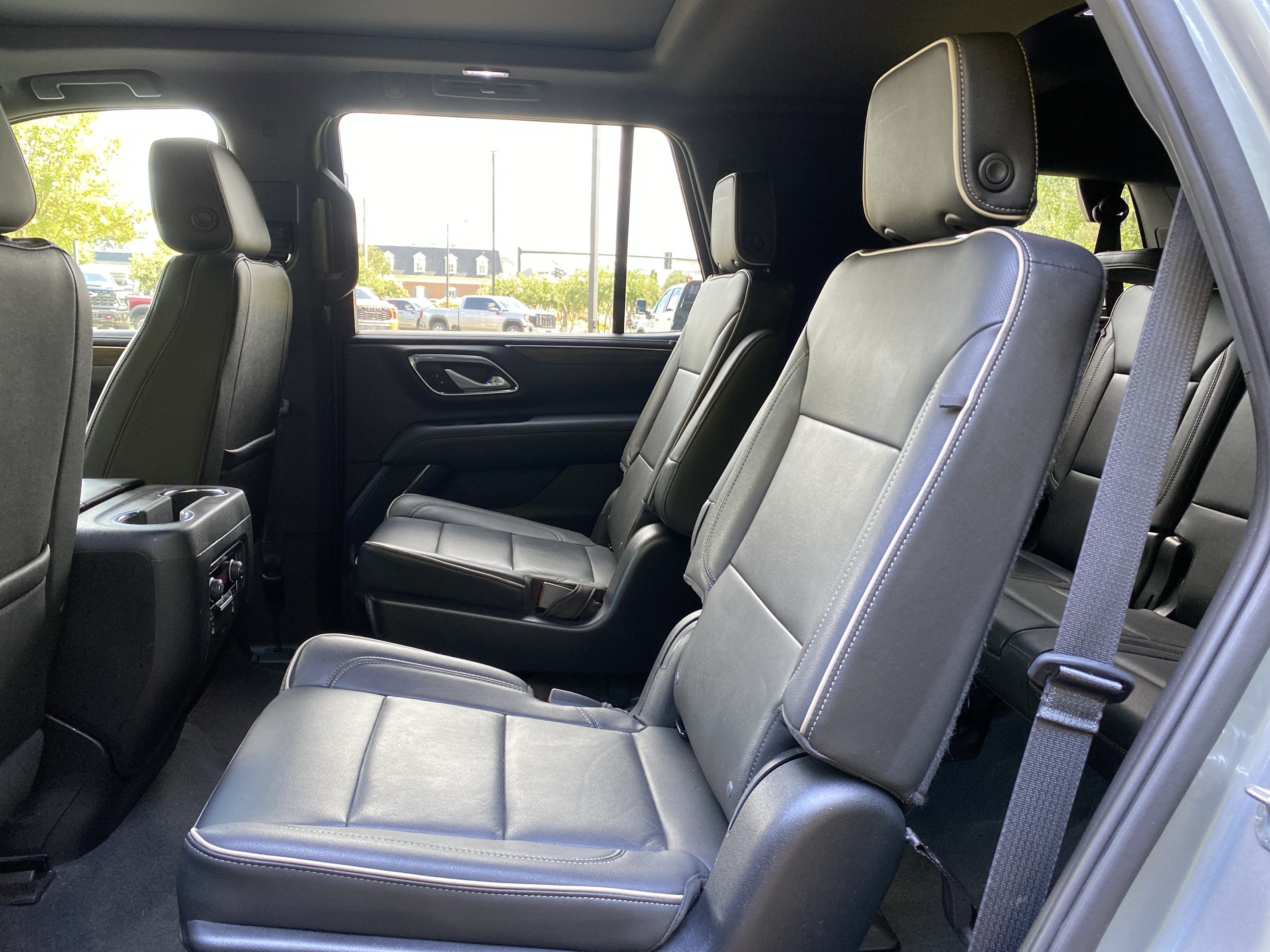 Used 2023 Chevrolet Tahoe Premier AWD/4WD image 39