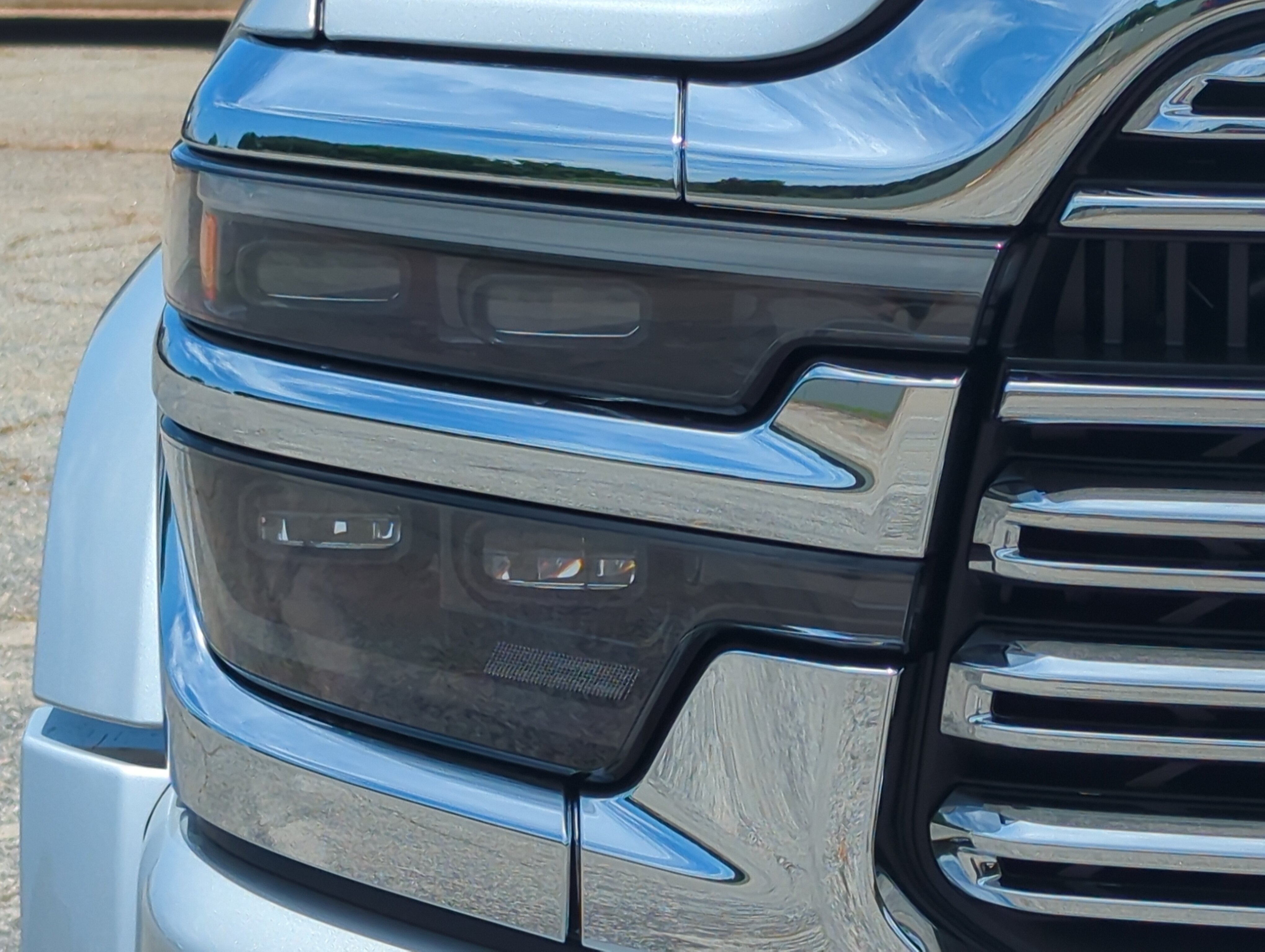 New 2026 RAM 4500 4x4 Crew Cab DRW w/ Laramie Trim Package image 8