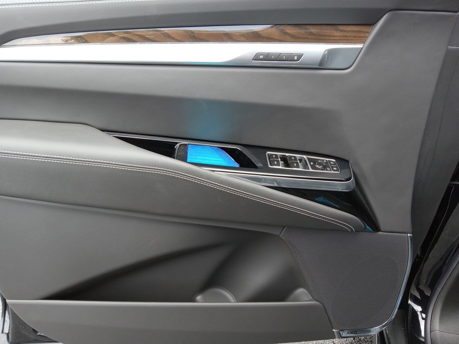 New 2026 Cadillac Escalade ESV Platinum Luxury w/ LPO, Floor Liner Package AWD/4WD image 9