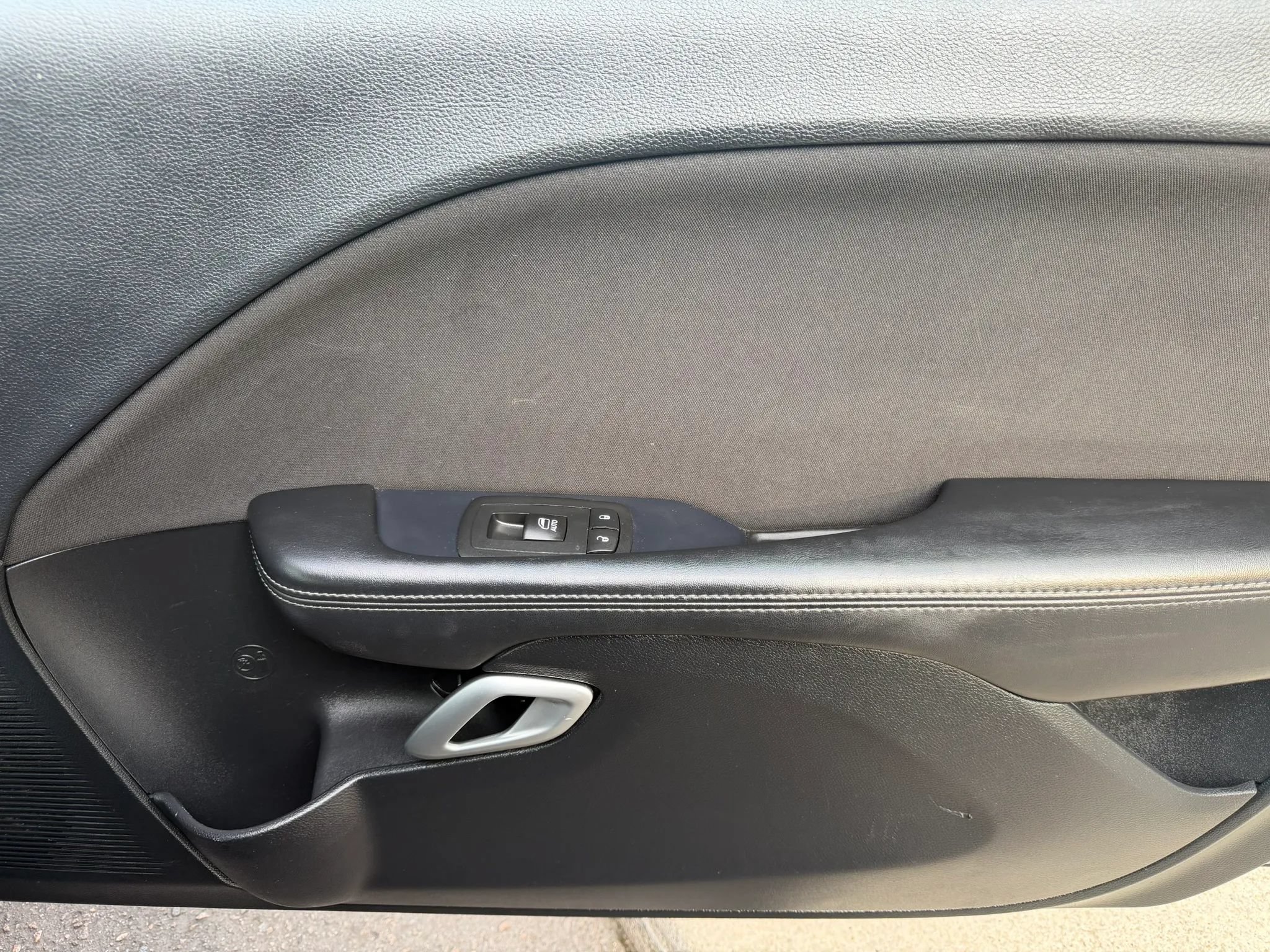 Used 2016 Dodge Challenger SXT RWD image 8