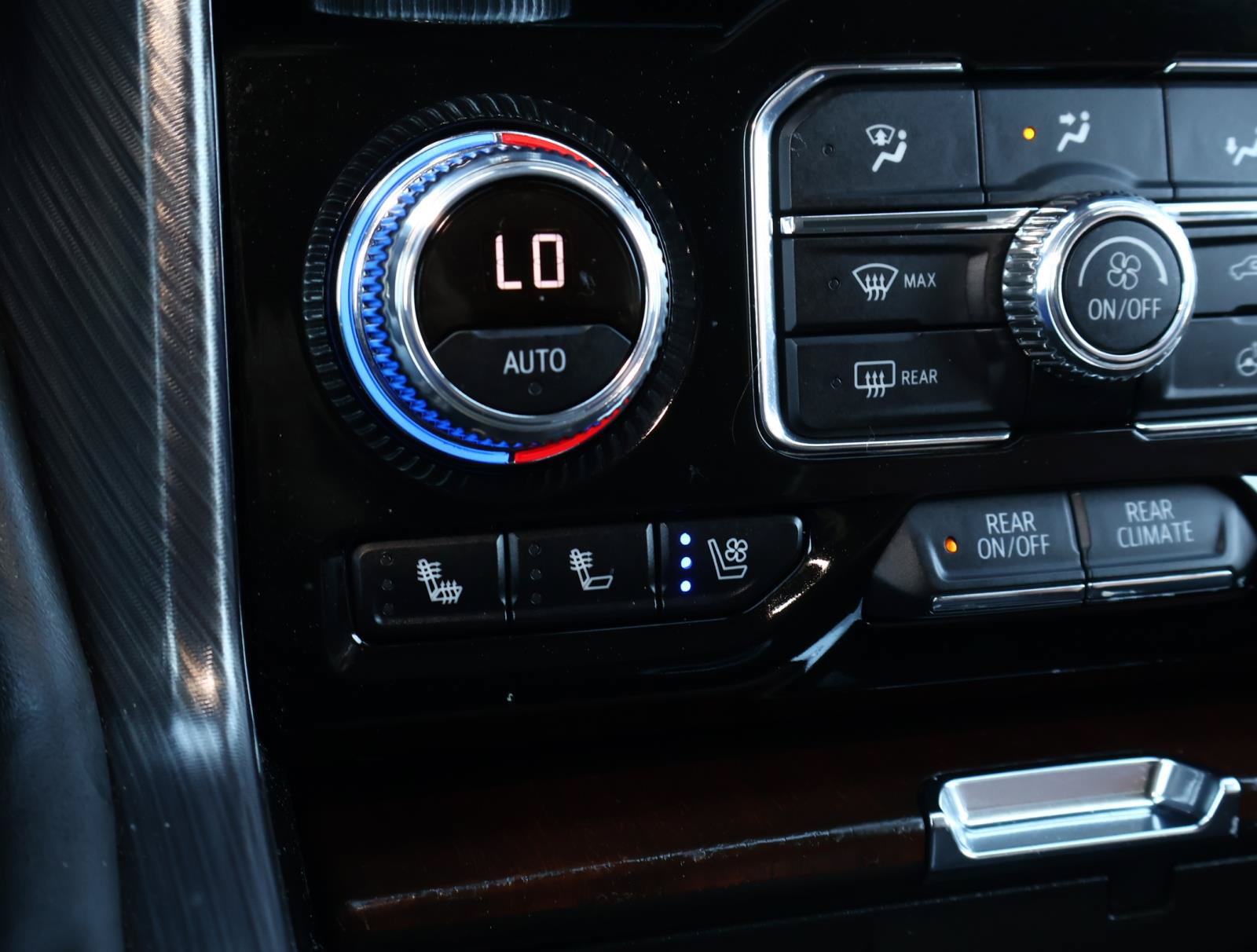 Used 2024 GMC Yukon XL Denali Ultimate AWD/4WD image 36