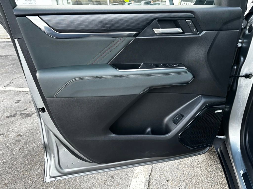 Used 2025 GMC Acadia AT4 w/ LPO, Floor Liner Package image 10