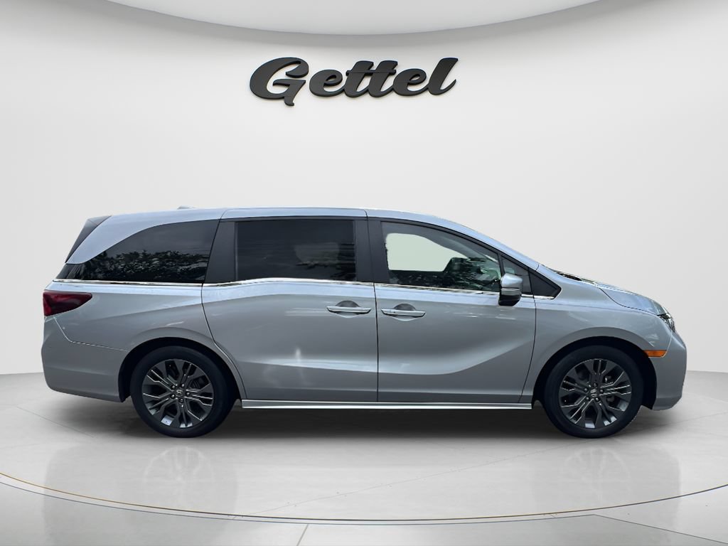 Used 2025 Honda Odyssey Touring image 4