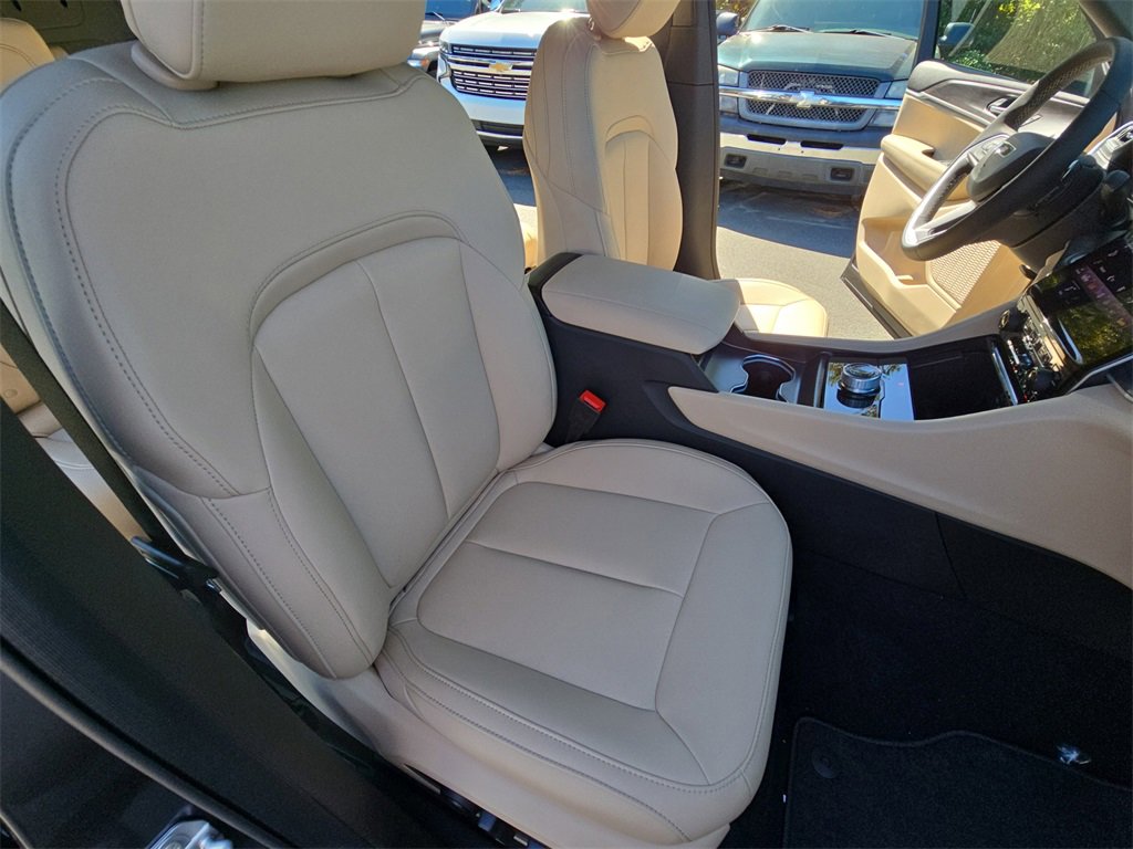 New 2025 Jeep Grand Cherokee L Limited image 10