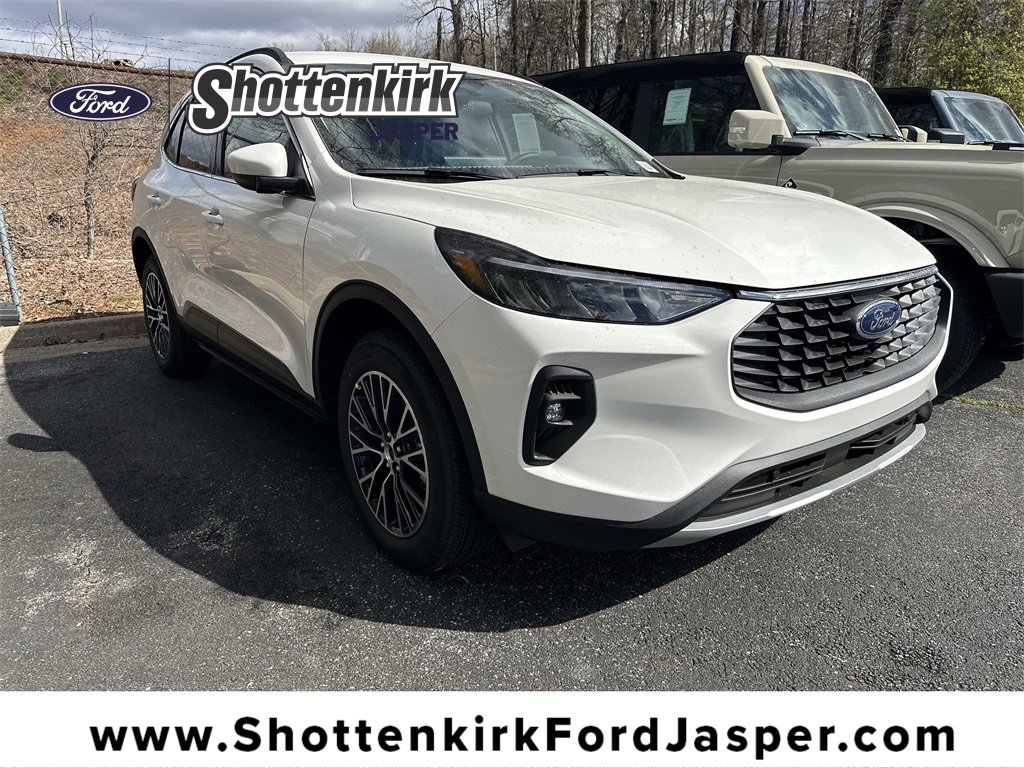 New 2025 Ford Escape SE