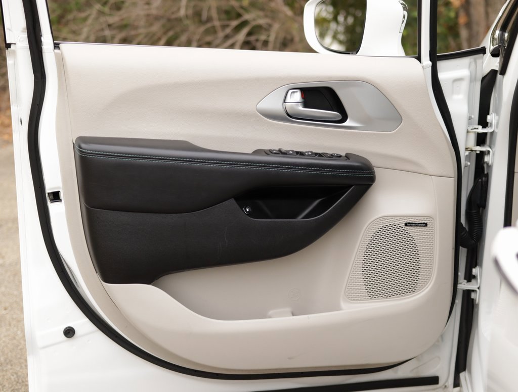 Used 2018 Chrysler Pacifica Limited w/ Advanced Safetytec Group image 27