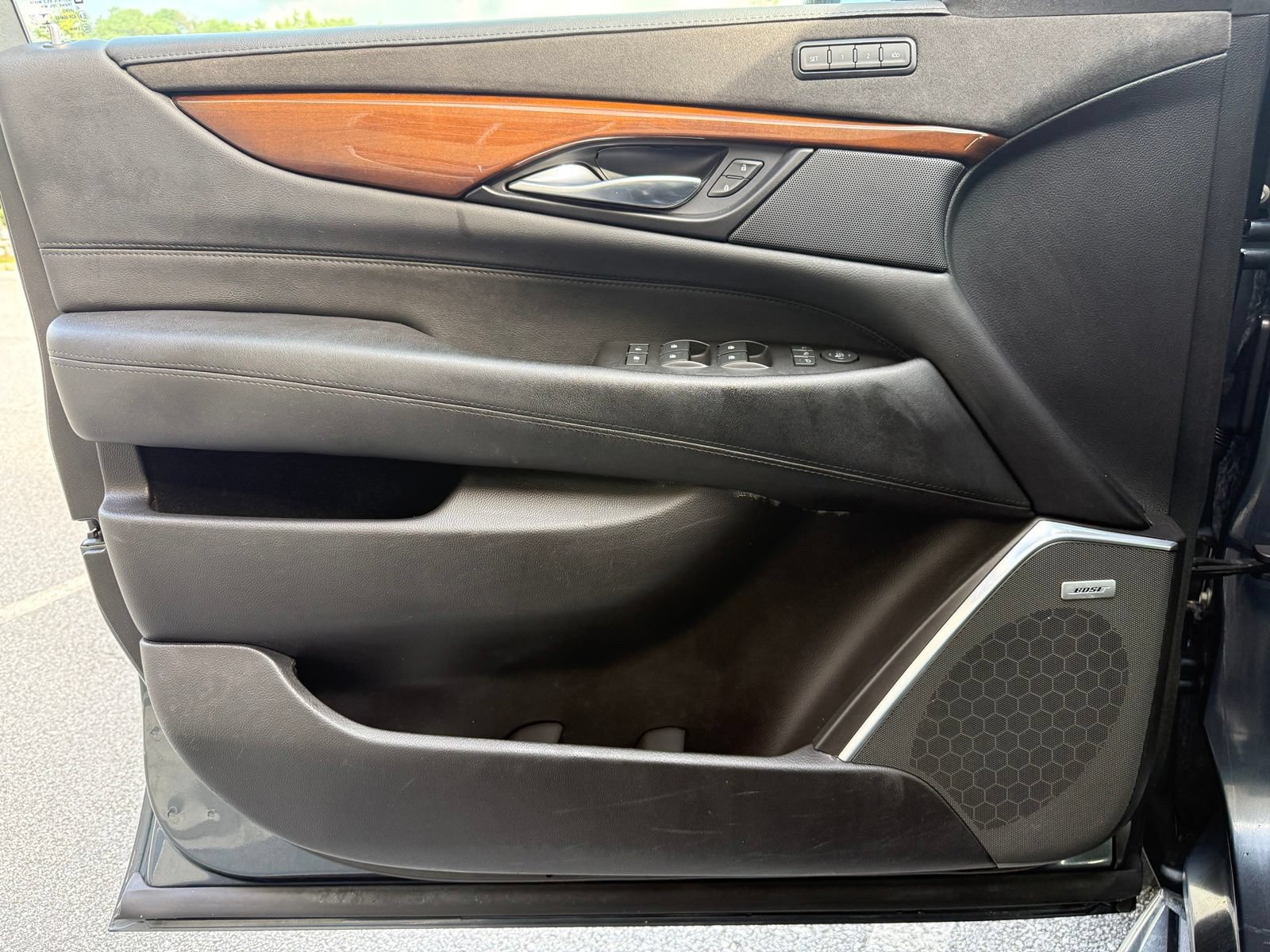 Used 2019 Cadillac Escalade Luxury AWD/4WD image 43