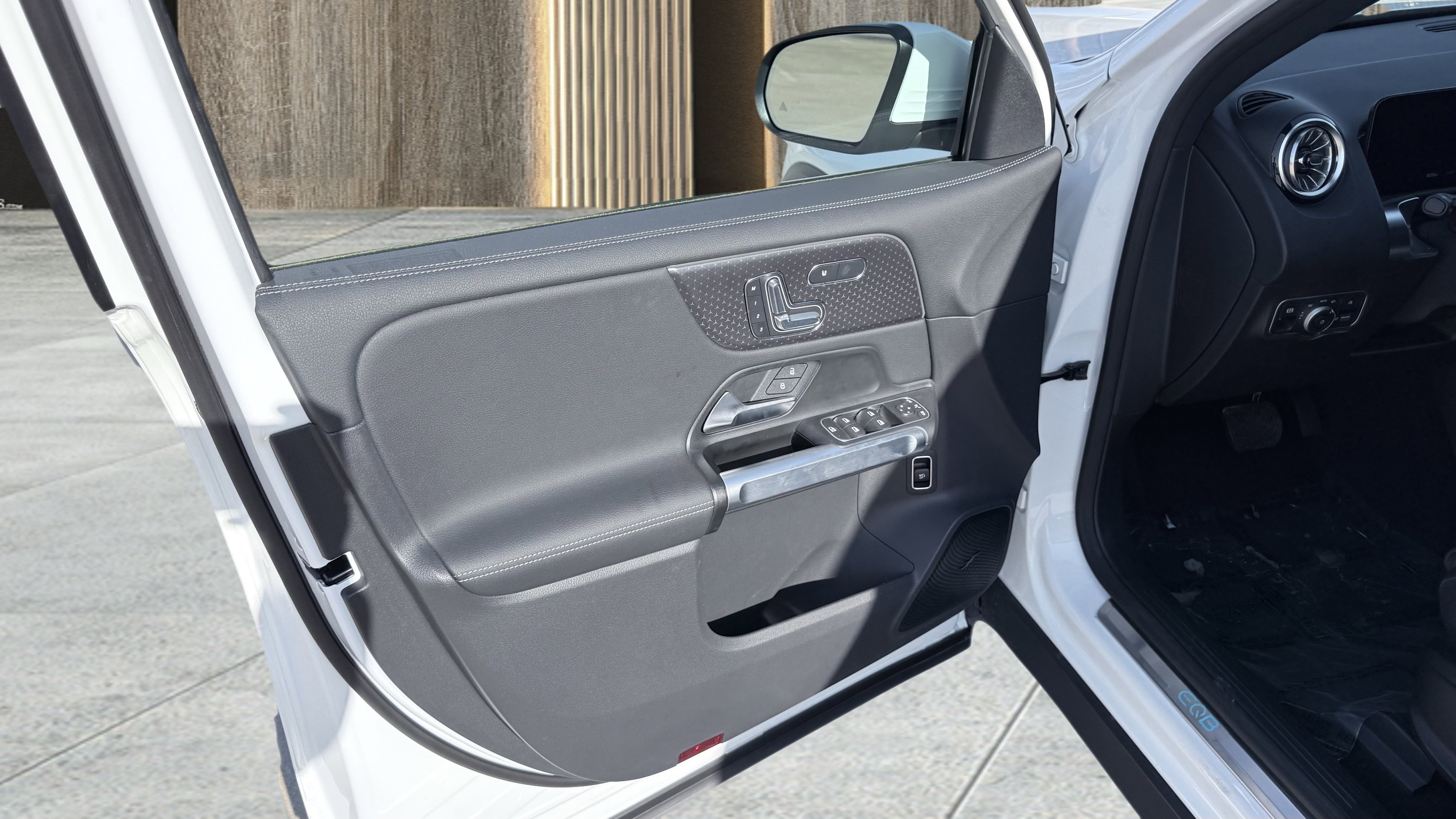 Used 2025 Mercedes-Benz EQB 250+ image 23