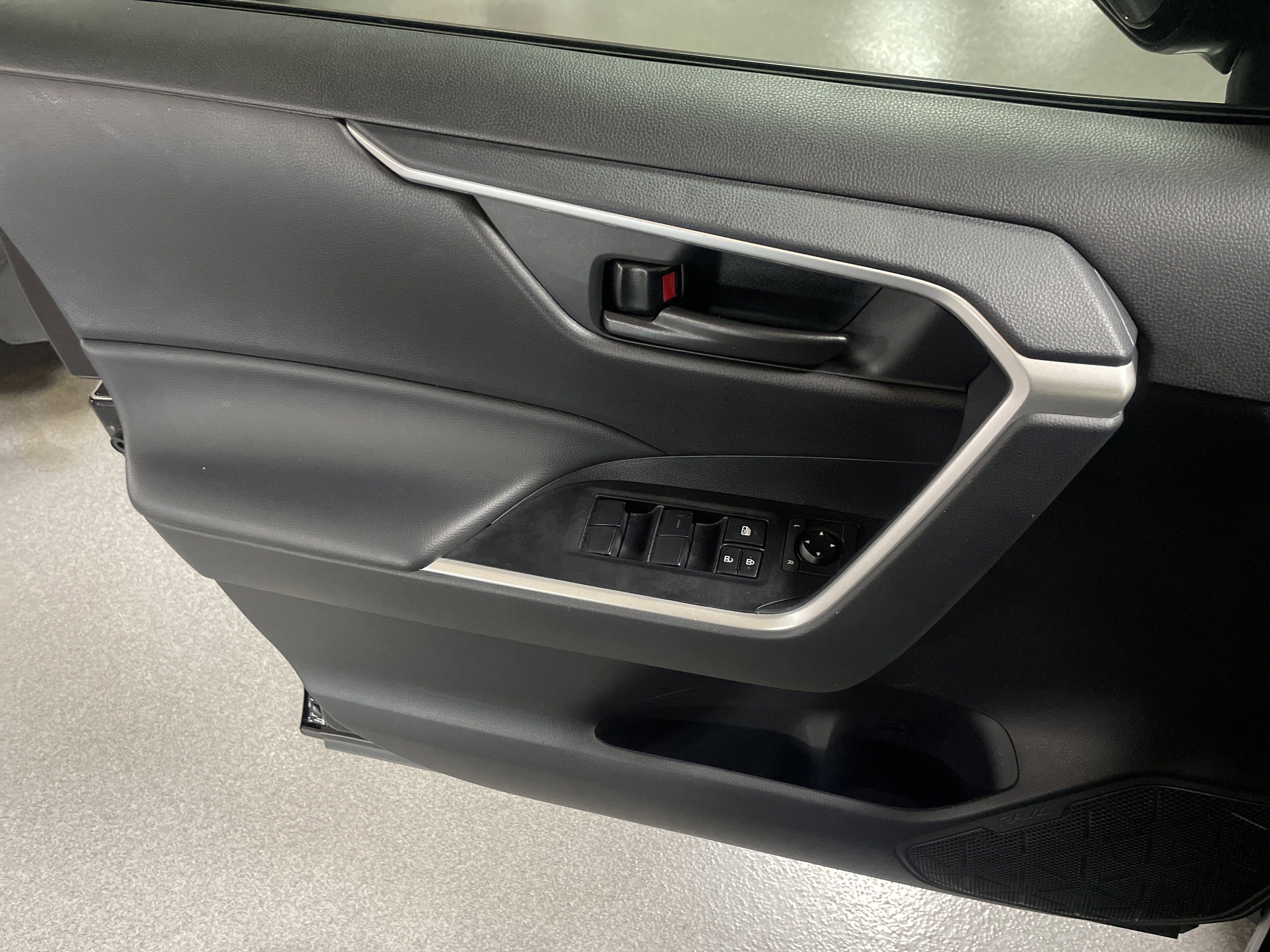 Used 2025 Toyota RAV4 LE image 14