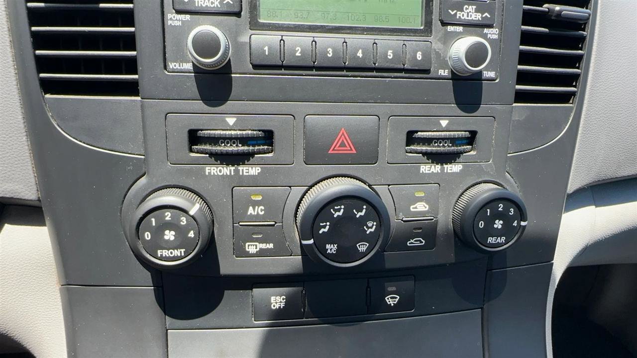 Used 2009 Kia Sedona LX FWD image 32