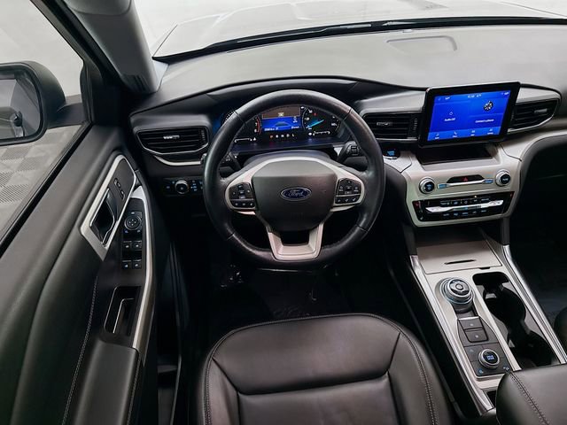 Used 2022 Ford Explorer XLT w/ Equipment Group 202A image 22