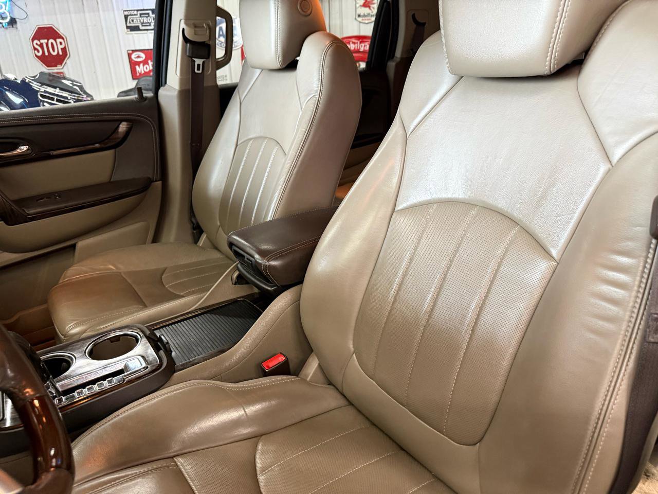 Used 2015 GMC Acadia Denali image 16