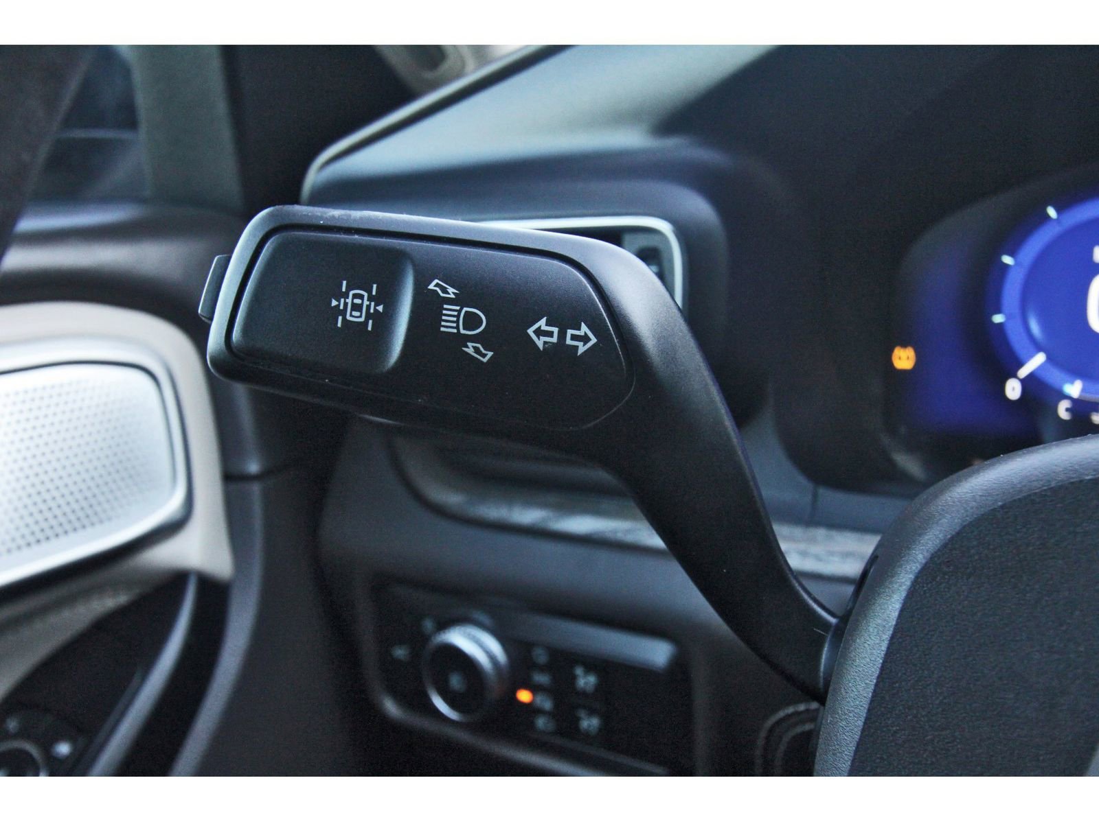 Used 2020 Ford Explorer Platinum w/ Premium Technology Package image 21