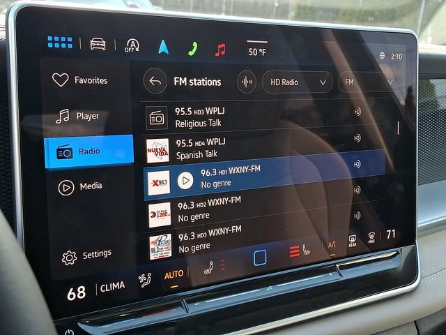 Used 2025 Volkswagen Tiguan SE w/ Panoramic Sunroof Package image 17