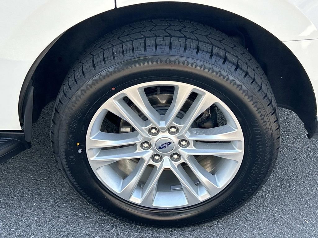 Used 2024 Ford Expedition XLT image 15