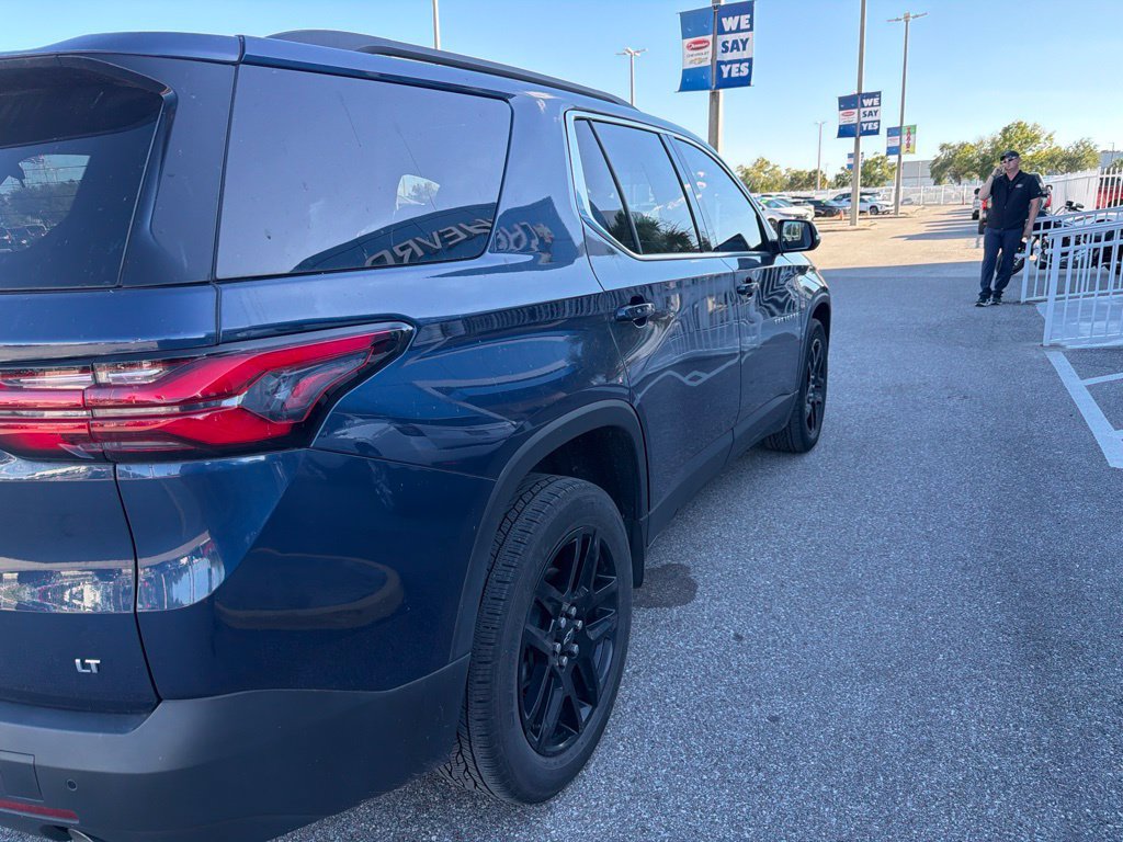 Used 2022 Chevrolet Traverse LT FWD image 12