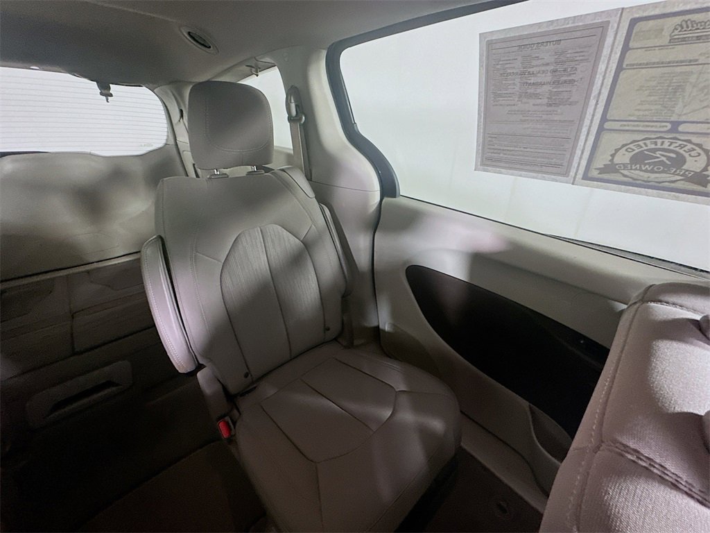 Used 2020 Chrysler Voyager LX image 14