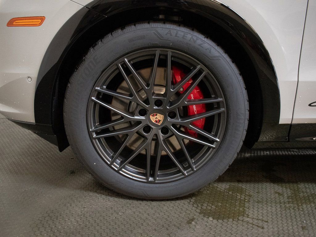 New 2026 Porsche Cayenne GTS image 15