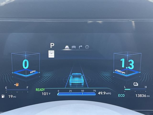Certified 2025 Hyundai Elantra SEL FWD image 28