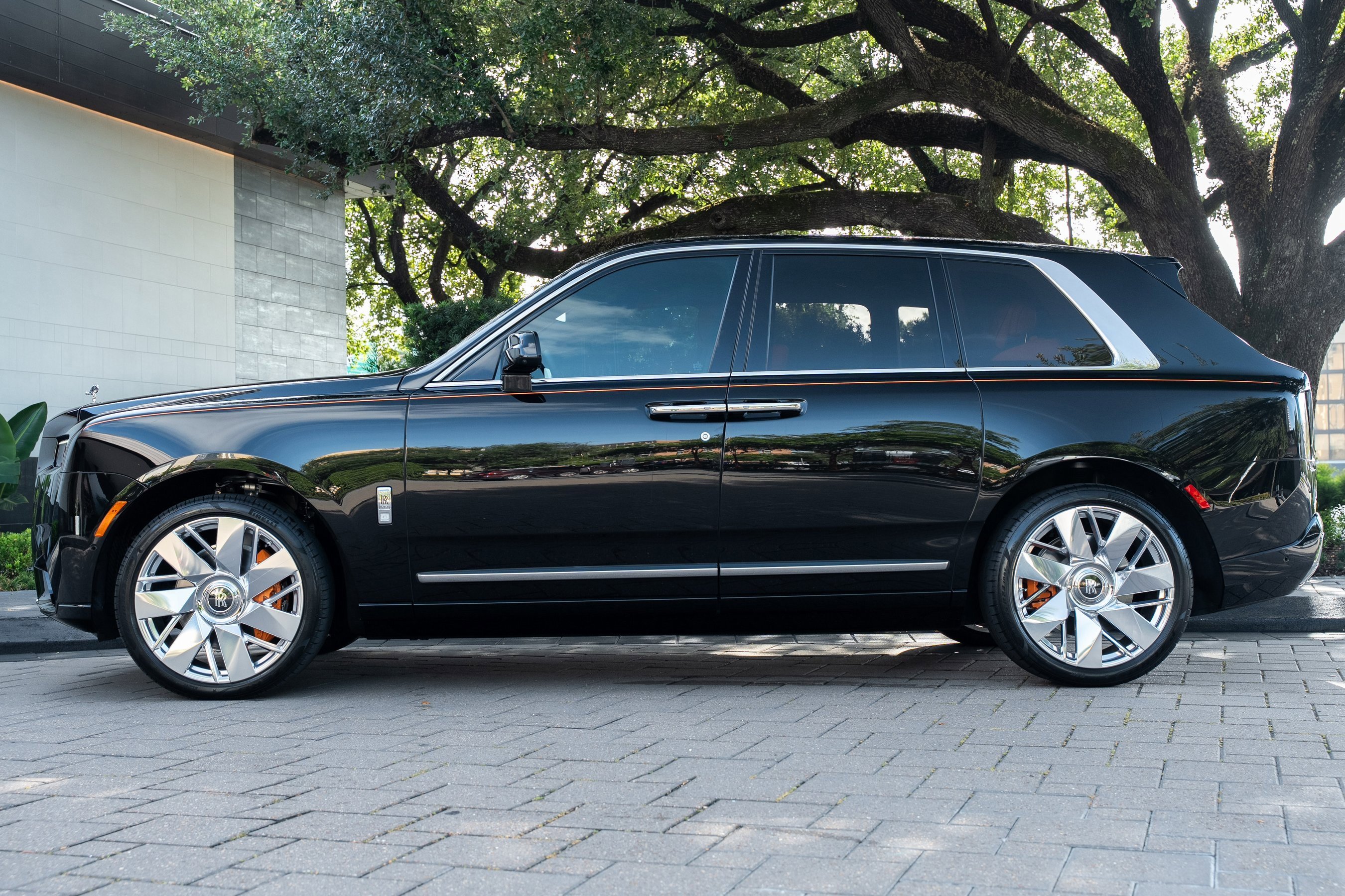 Used 2025 Rolls-Royce Cullinan image 55