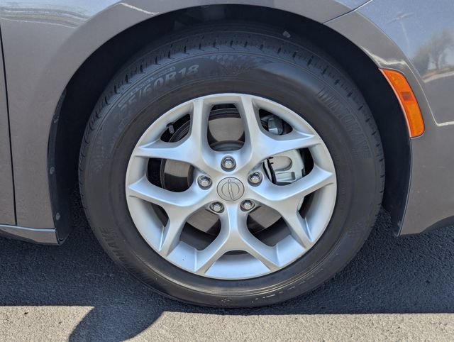 Used 2018 Chrysler Pacifica Touring Plus w/ Tire & Wheel Group FWD image 8