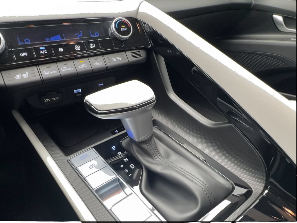 Used 2025 Hyundai Elantra Limited FWD image 30