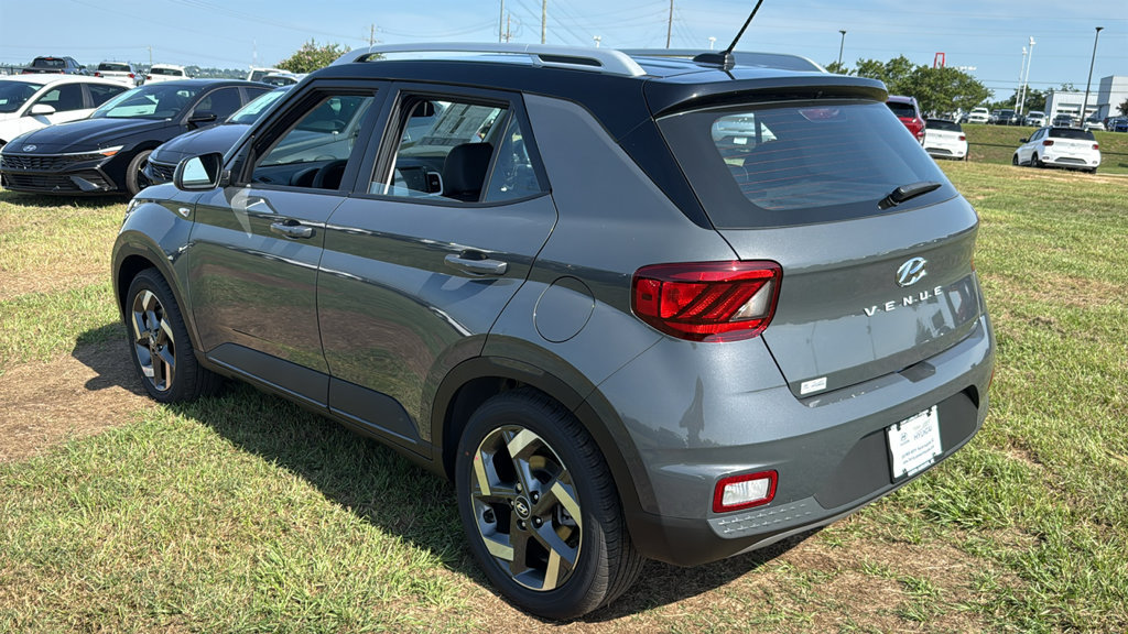 New 2026 Hyundai Venue SEL FWD image 5