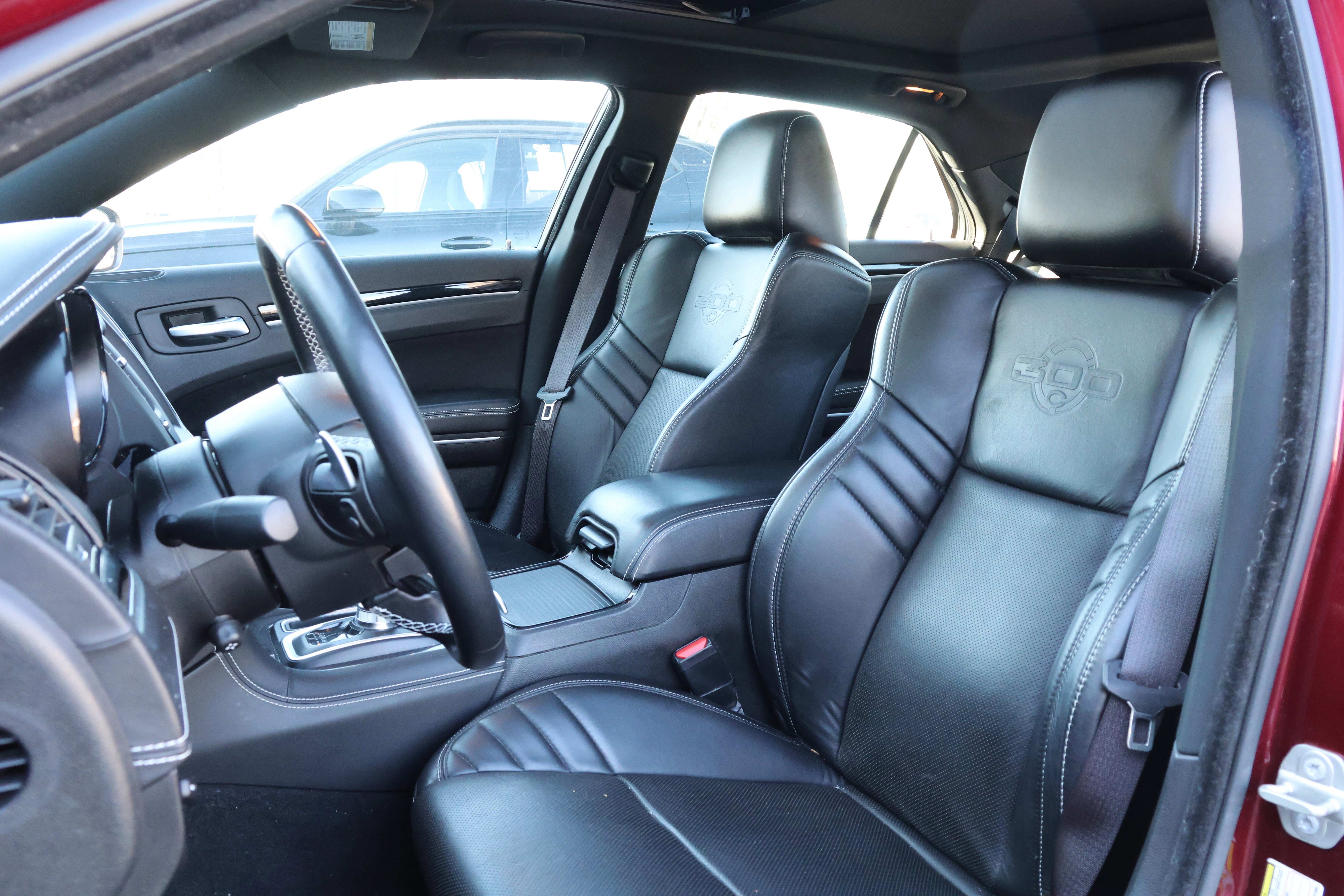 Used 2023 Chrysler 300 C image 33