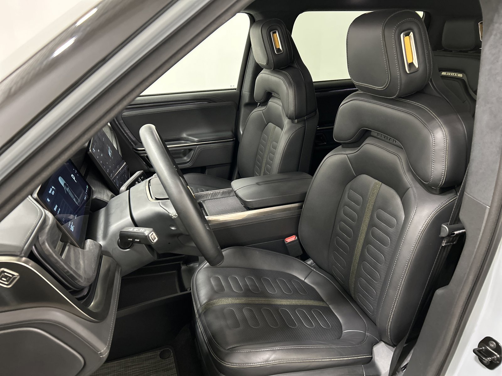 Used 2023 Rivian R1S Adventure image 20