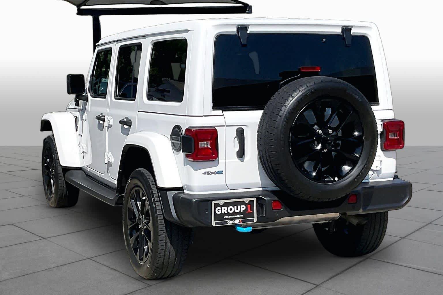 Used 2024 Jeep Wrangler Unlimited Sahara w/ Safety Group AWD/4WD image 11