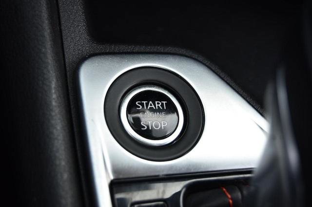 Certified 2025 Nissan Sentra SR image 17