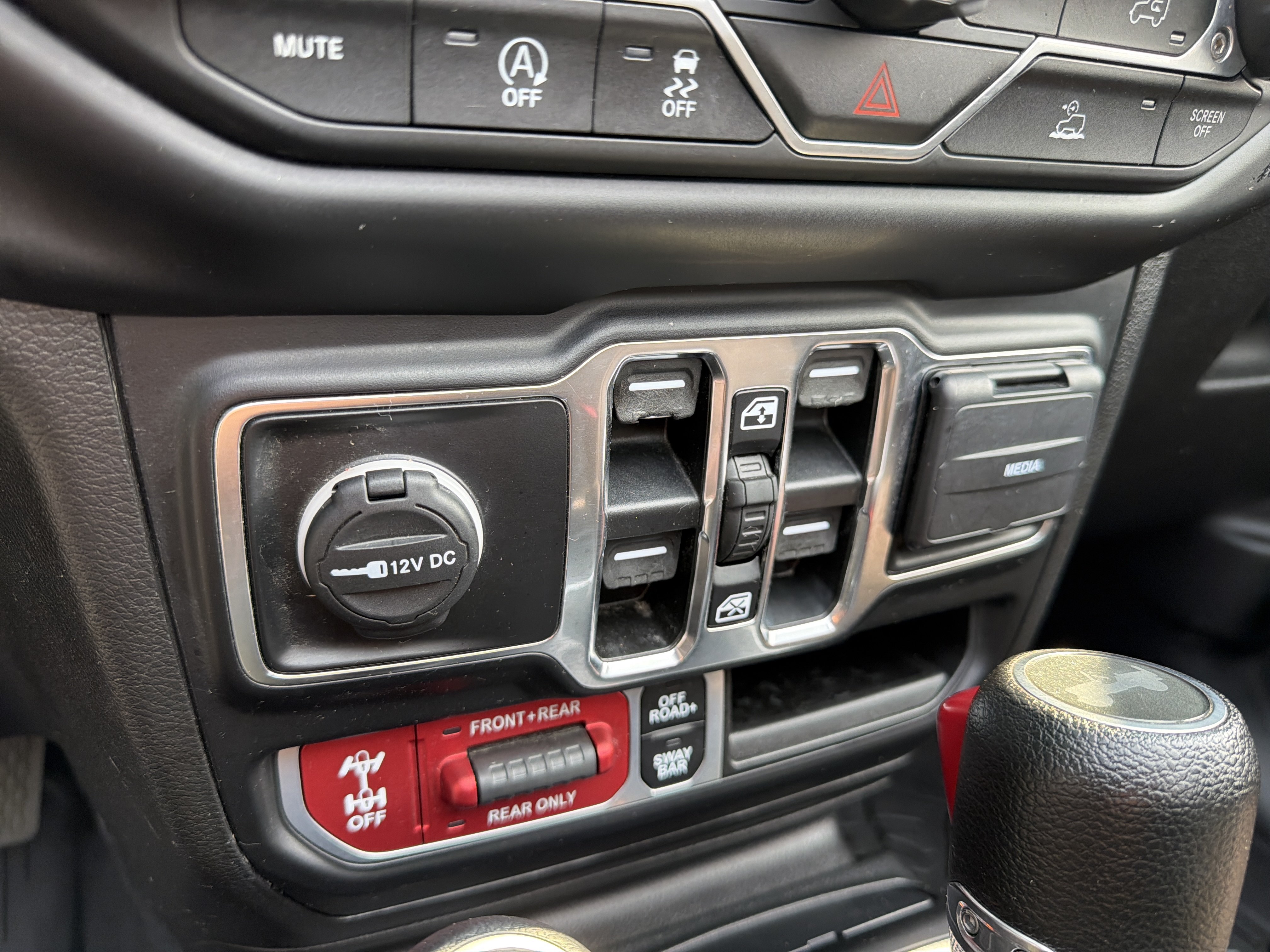 Used 2023 Jeep Wrangler Unlimited Rubicon AWD/4WD image 29